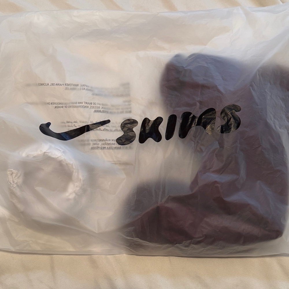 Nike Skims Deep Burguny racer back bra